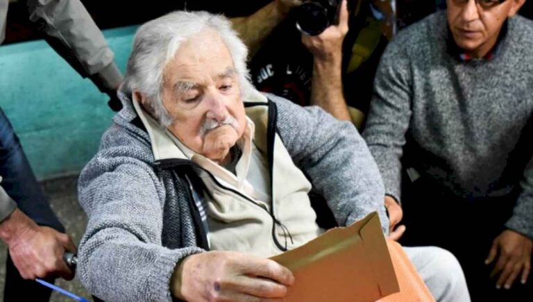 «esta-jodiendo-ahi»,-la-dura-critica-de-pepe-mujica-a-cristina-kirchner
