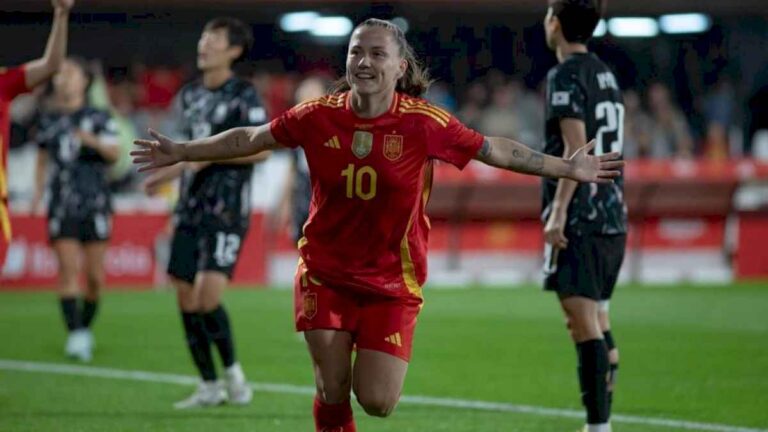 espana-se-divierte-y-pasa-por-encima-de-corea-con-una-manita