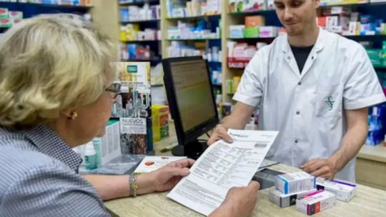Motosierra a los jubilados: los que ganen más de $388.500 no tendrán más medicamentos gratis de Pami