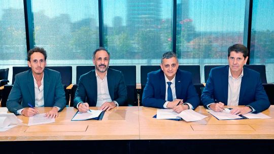 YPF se asoció con PAE para la exportación de GNL