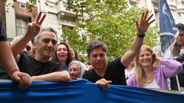 Axel Kicillof en Plaza de Mayo fustigó «los discursos de odio, de complicidad y de olvido»