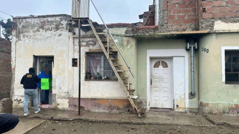 Allanamiento por un asalto a mano armada en barrio Las Flores