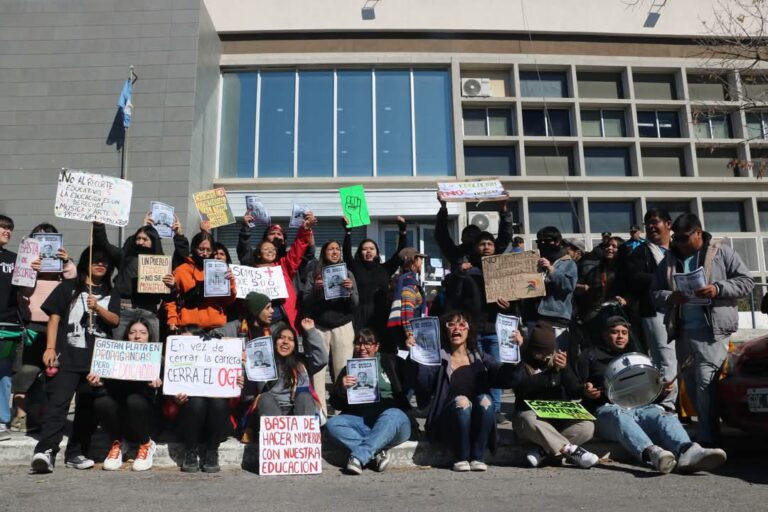Buscan interpelar al ministro de Educación José Luis Punta por la crisis educativa en Chubut