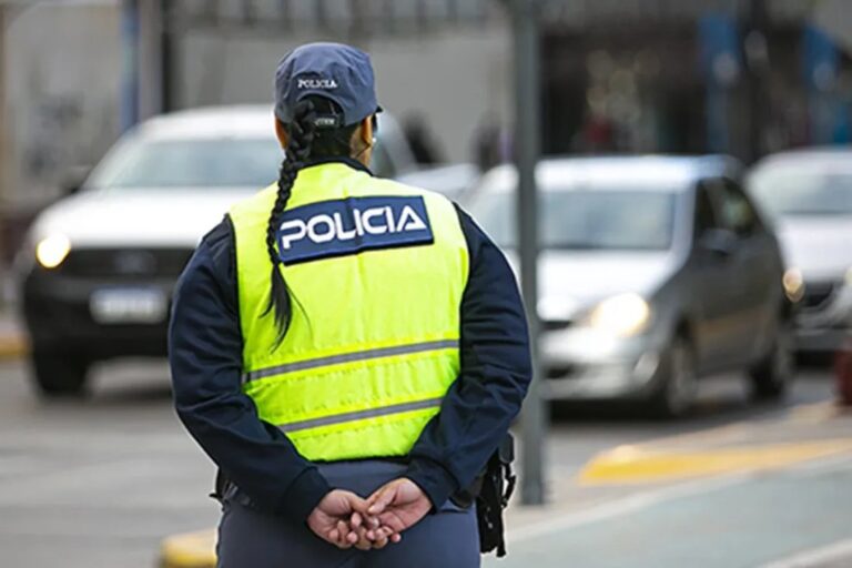 Una provincia patagónica se prepara para usar armas menos letales