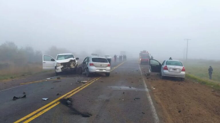 Choque múltiple en la Ruta 250: docentes y estudiantes heridos por la niebla