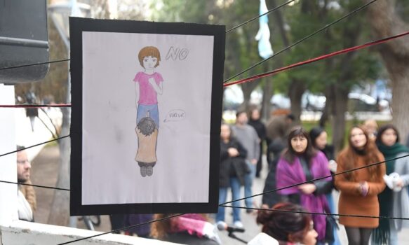 Actividad de sensibilización por el Día de Ni Una Menos en Plaza Independencia