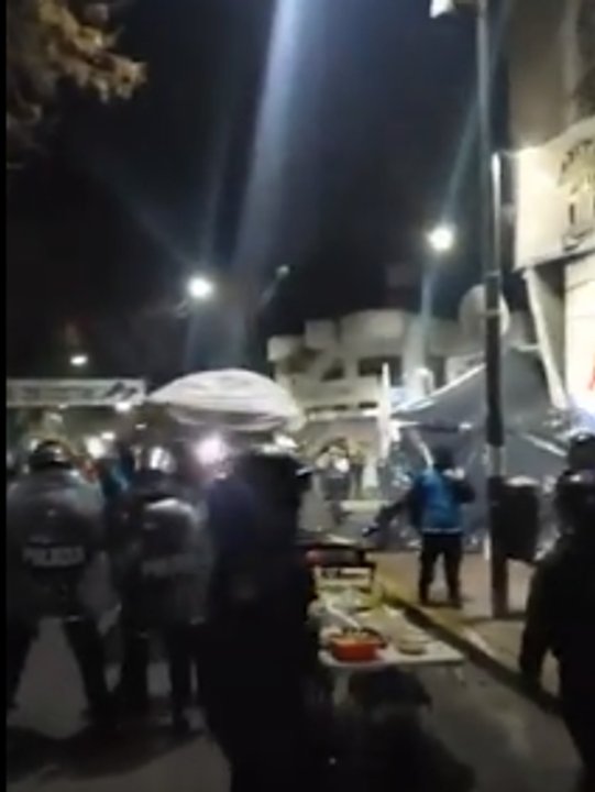 Corrieron de la puerta de su departamento a los militantes que hacían guardia por Cristina