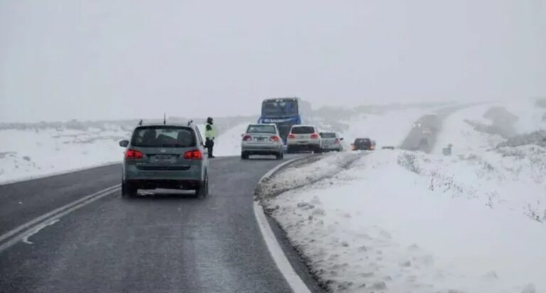 Alerta por fuertes nevadas y vientos intensos en Neuquén y Río Negro: las zonas afectadas
