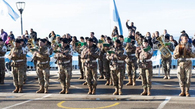 Rada Tilly conmemoró el 20 de Junio con un acto en la costanera