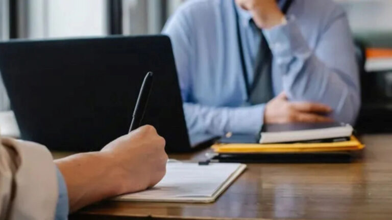 Cómo es el fondo que impulsa el gobierno que reemplaza a las indemnizaciones laborales