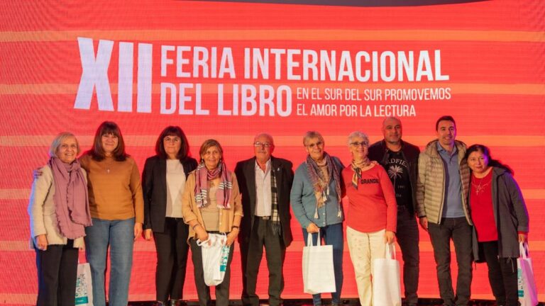 Homenaje a las Abuelas Leecuentos en el cierre de la feria