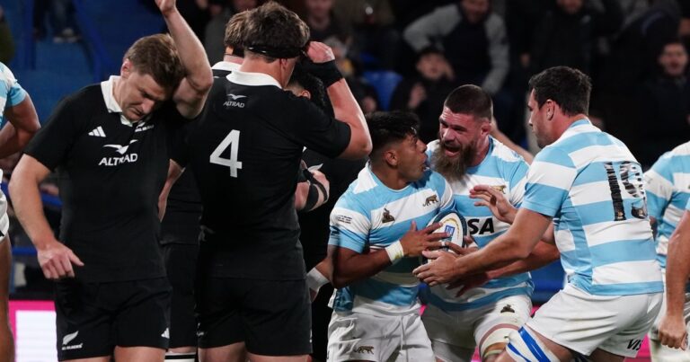 La prensa de Nueva Zelanda llenó de elogios a Los Pumas y calificó de «indisciplinados» a los All Blacks