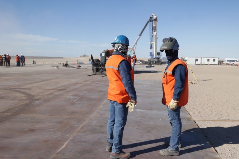 Vaca Muerta Oil Sur: la terminal de Punta Colorada avanza al 10 % y refuerza el empleo privado en Río Negro