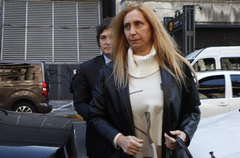 Karina analiza darle un cargo a algún diputado para que asuma Spagnuolo y tenga fueros