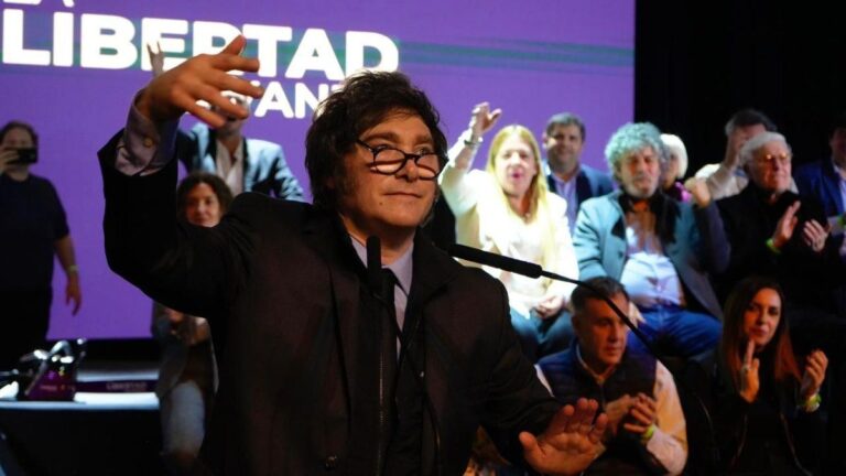 Javier Milei y su  furcio en medio del escándalo por coimas y corrupción en ANDIS: «Les estamos afanando los choreos»