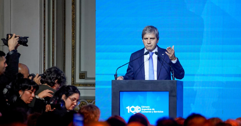 El Gobierno apela una batería de estrategias para controlar al dólar en la previa de las elecciones bonaerenses