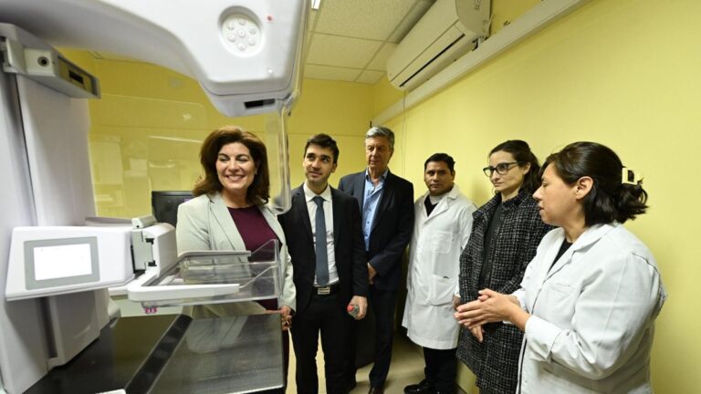 Torres inauguró en Comodoro el primer resonador público de Chubut