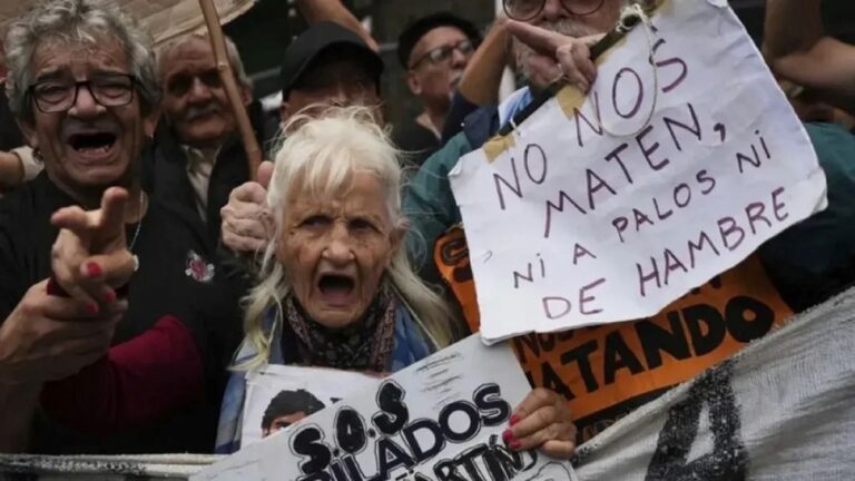 Jubilados y docentes se manifestarán en CABA contra el ajuste y le meten presión a Javier Milei