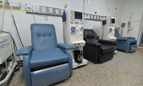 Torres destacó que ya está en funcionamiento la nueva sala de diálisis del Hospital Zonal Esquel