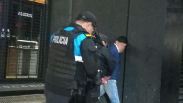 Intentaba abrir autos de madrugada en el Centro