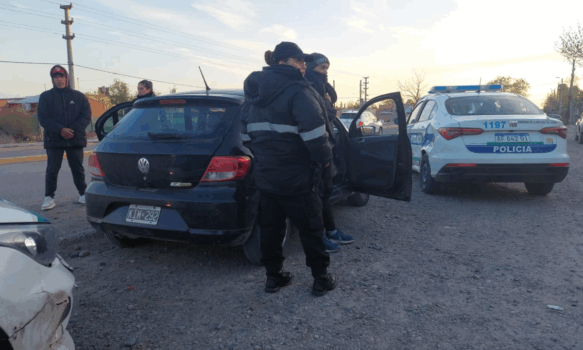 Detienen a individuo por incumplir arresto domiciliario y secuestran vehículo sin documentación en Trelew