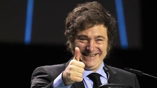 Milei viaja a Tierra del Fuego en modo campaña electoral