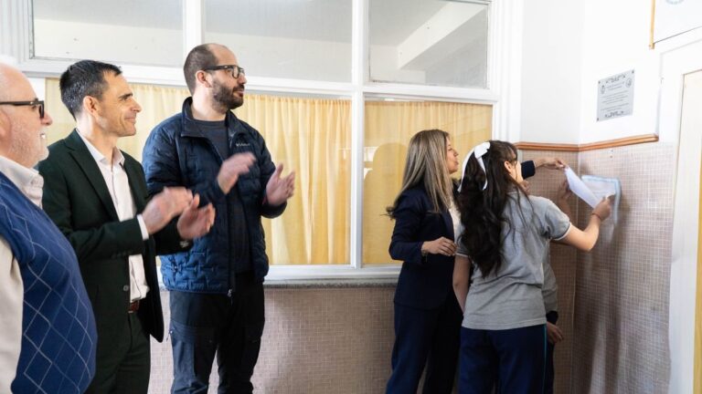 La Escuela 797 ahora se llama «Dr. Enrique Romero Brest»