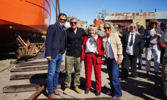 Funcionarios municipales participaron de la ceremonia de bautismo y botadura del buque Ciudad de Nijar