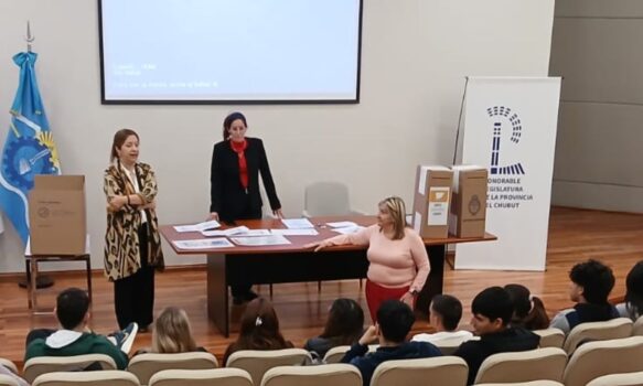 Brindan charlas informativas sobre las elecciones a estudiantes