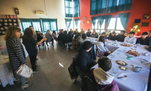 Rawson: estudiantes de la escuela N 782 de Tecka visitan la ciudad capital en un viaje de estudios