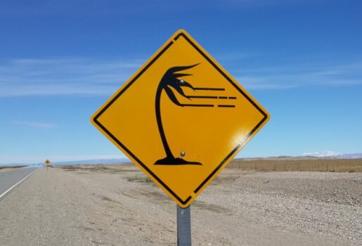 El viento llegó hasta los 120 km por hora en Comodoro con voladura de techos y caída de árboles