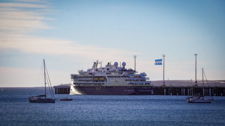 Con el arribo de un buque de Bahamas, comenzó la temporada de cruceros en Chubut