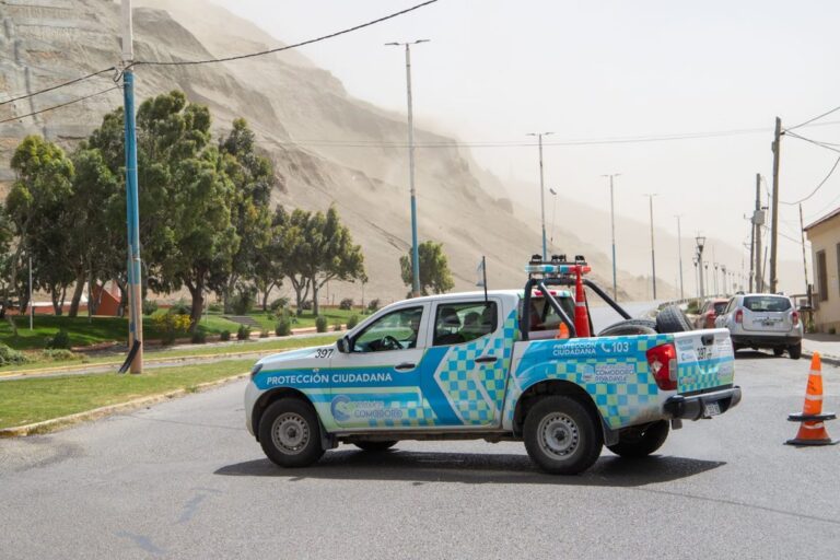 Disminuyó el viento tras el temporal, pero Comodoro se mantiene bajo alerta amarilla