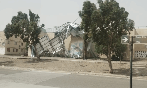El viento arrancó el techo de un monoblock en el barrio 1008 de Comodoro Rivadavia