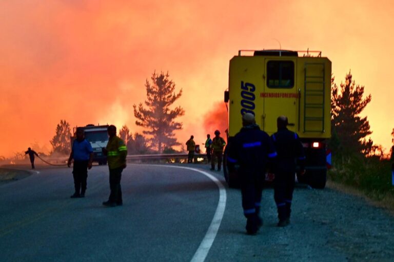 El incendio en Puerto Patriada ya afectó una superficie similar a más de media Capital Federal y sigue activo