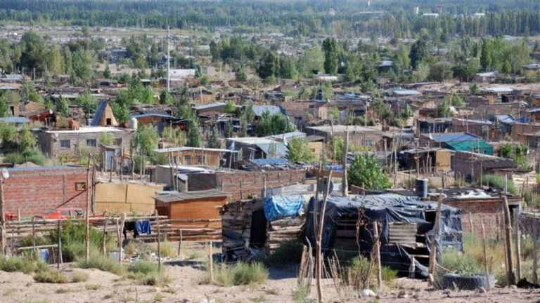 Ya no se puede vivir así: el reclamo que sacudió a un barrio de Centenario