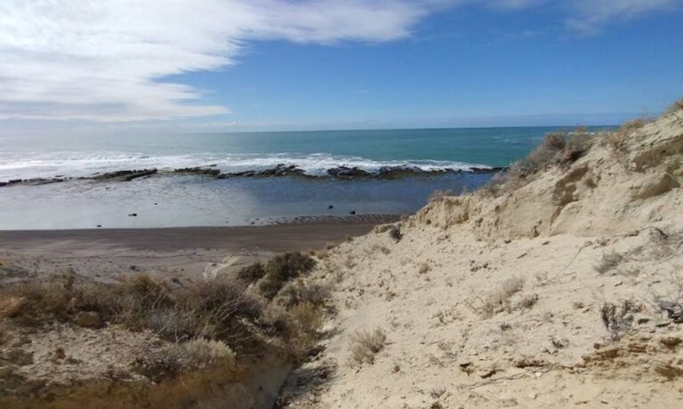 Tragedia en las costas de Chubut: un hombre murió ahogado mientras se bañaba en el mar